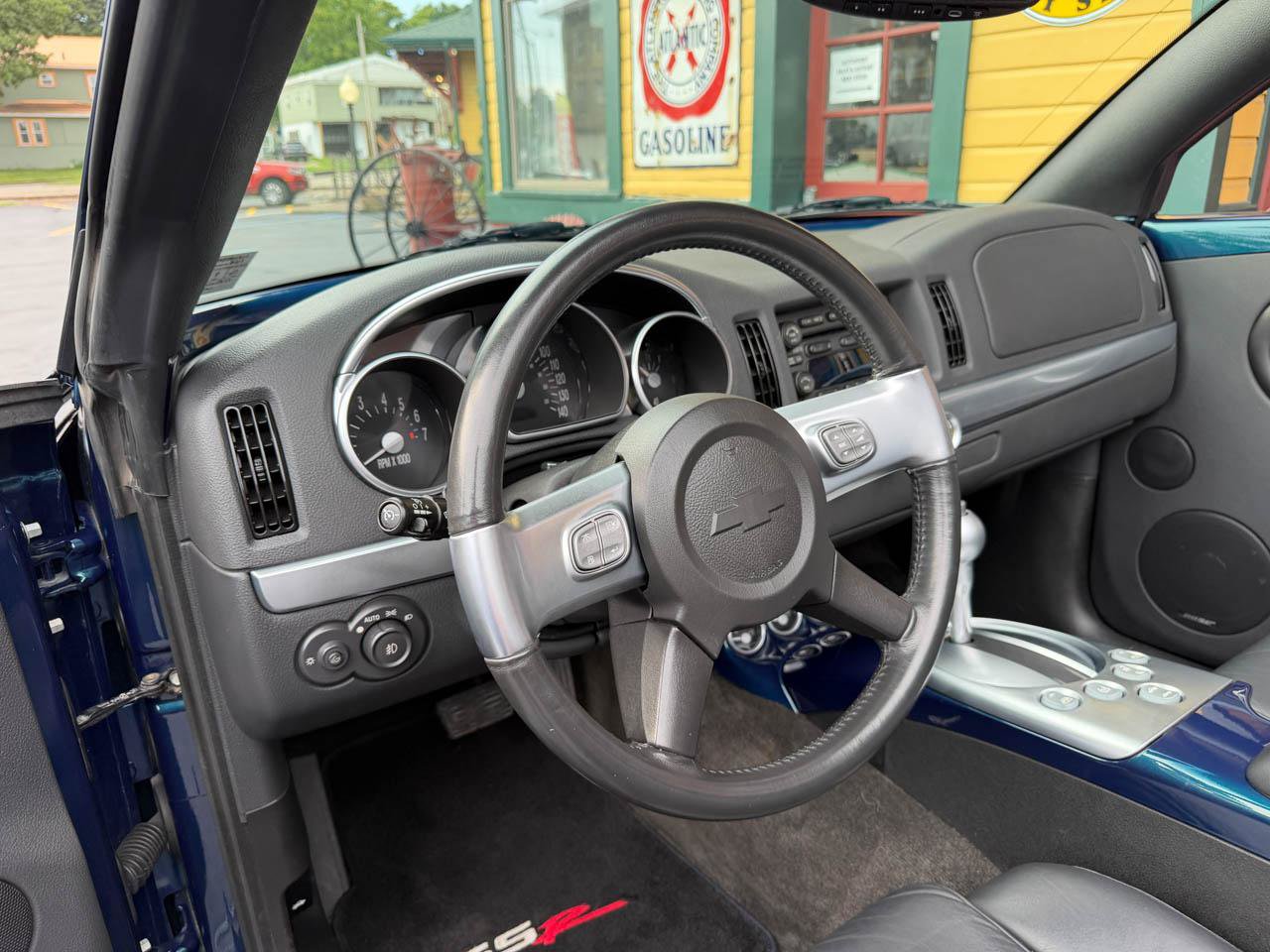 Used 2005 Chevrolet SSR w/ Preferred Equipment Group RWD image 22