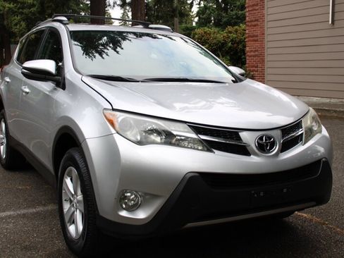 Used 2013 Toyota RAV4 XLE AWD/4WD image 2