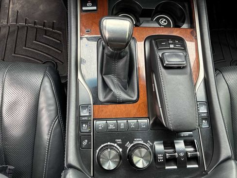 Used 2017 Lexus LX 570 4WD w/ Luxury Package image 22