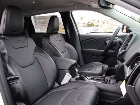 New 2023 Jeep Cherokee Altitude Lux image 18