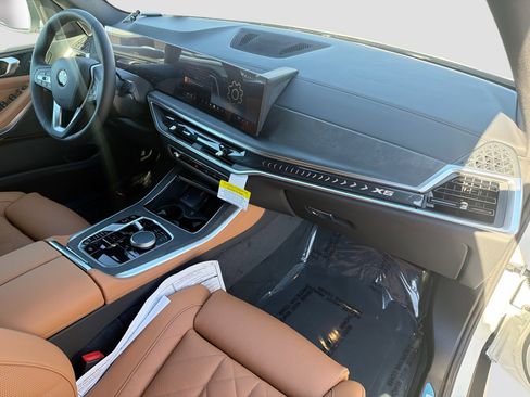 New 2026 BMW X5 xDrive40i w/ Parking Assistance Package image 13