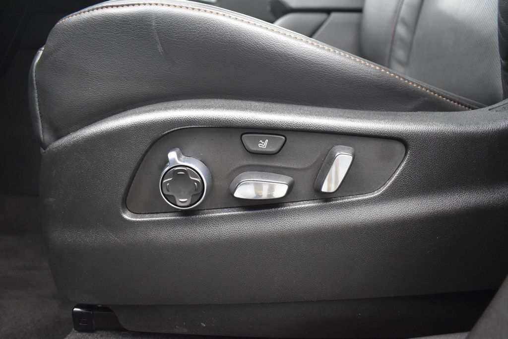 Used 2023 Cadillac XT4 Sport AWD/4WD image 16