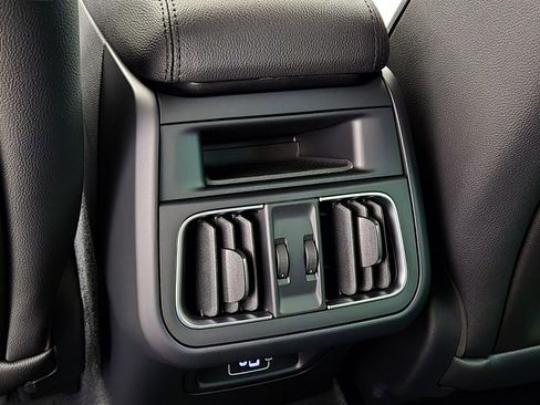 Used 2024 Maserati Grecale GT image 21