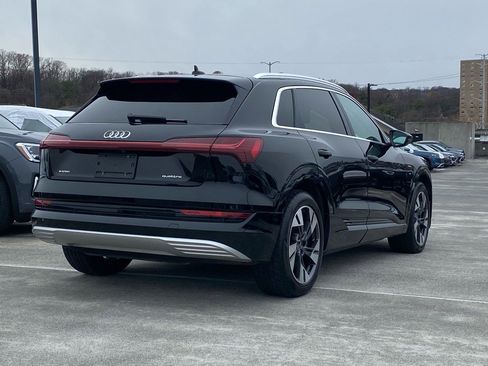 Used 2022 Audi e-tron Premium image 3