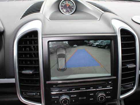 Used 2016 Porsche Cayenne Platinum Edition image 32