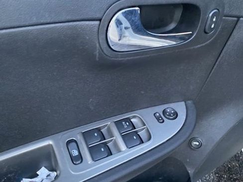 Used 2010 Chevrolet Malibu LTZ image 19