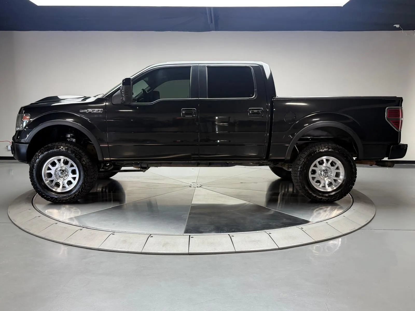 Used 2013 Ford F150 Lariat w/ Luxury Equipment Group AWD/4WD image 4