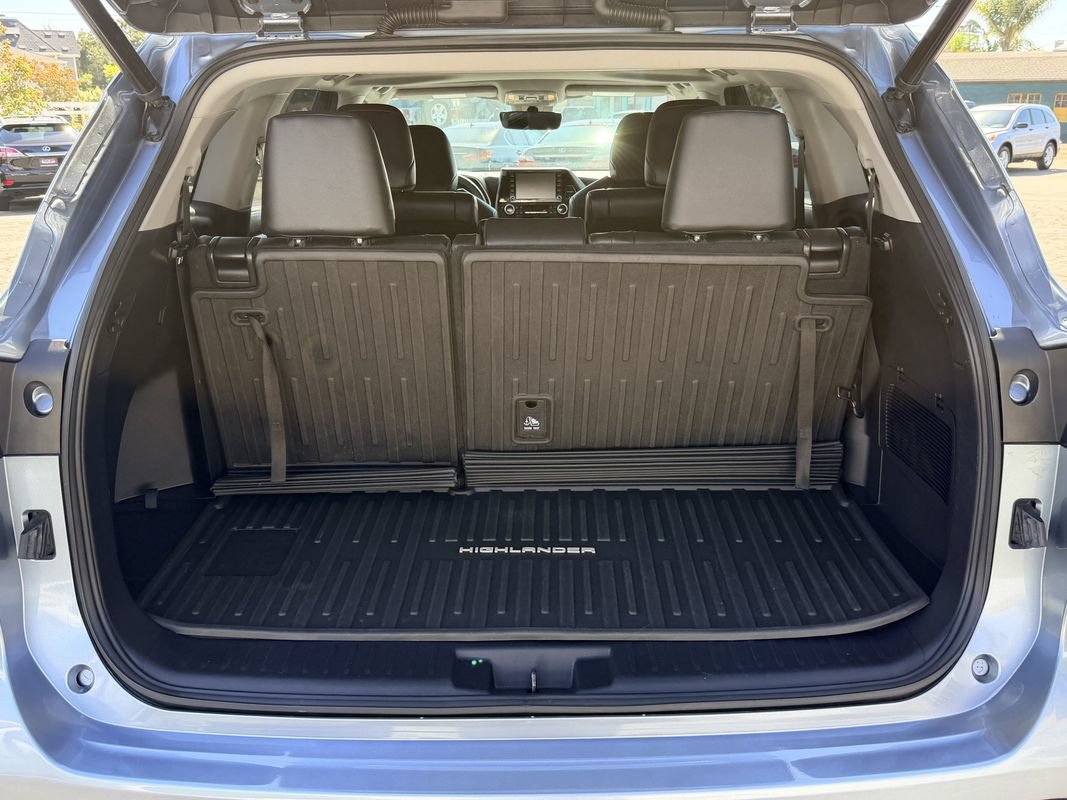 Used 2021 Toyota Highlander XLE AWD/4WD image 21