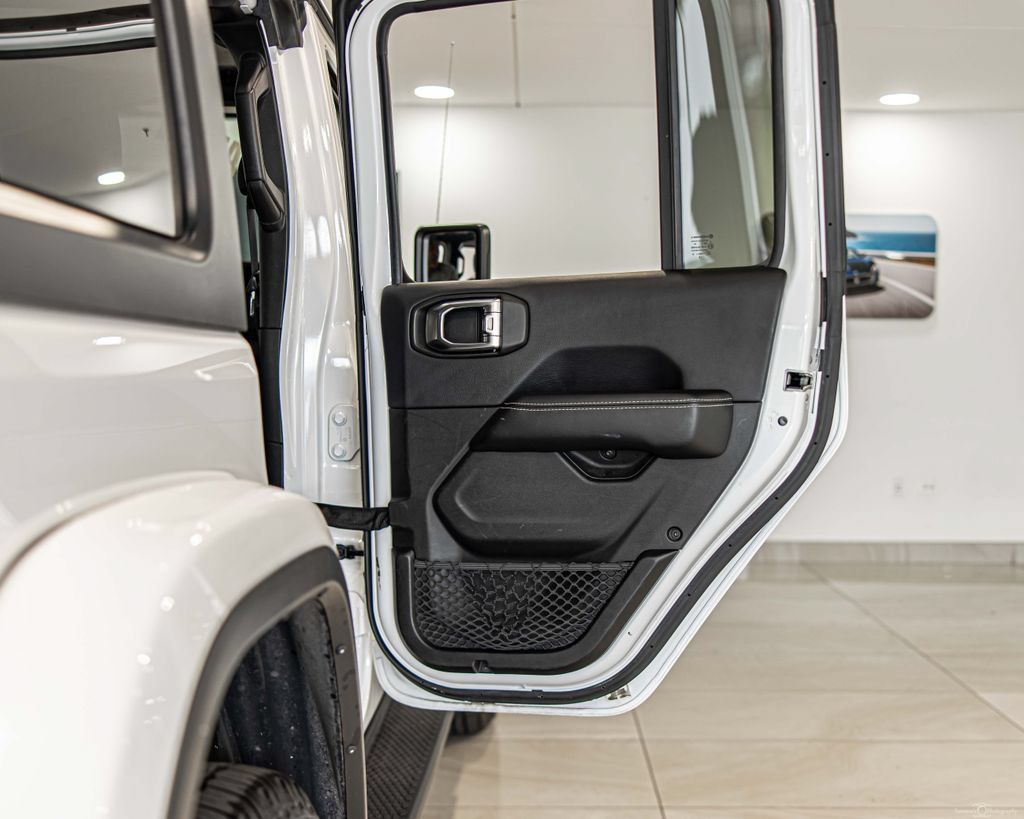 Used 2018 Jeep Wrangler Unlimited Sahara w/ Dual Top Group AWD/4WD image 36