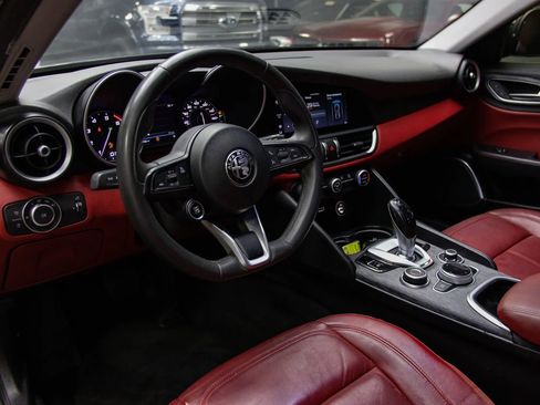Used 2020 Alfa Romeo Giulia w/ Nero Edizione image 18