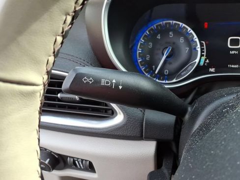 Used 2019 Chrysler Pacifica Limited FWD image 22