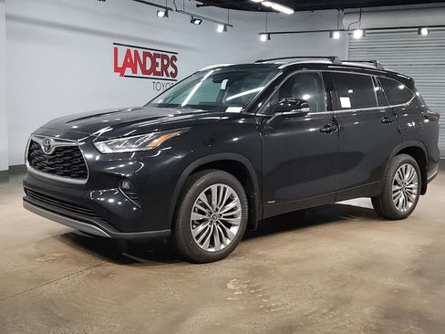 New 2026 Toyota Highlander Platinum AWD/4WD image 3