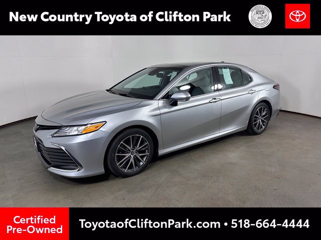 Used 2021 Toyota Camry XLE FWD image 3