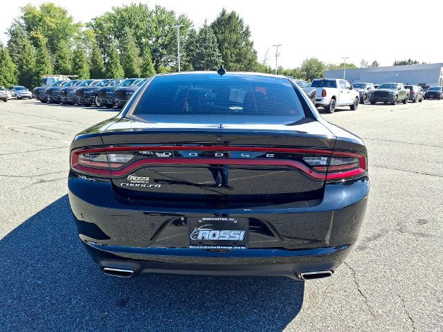 Used 2022 Dodge Charger SXT w/ Plus Group RWD image 5