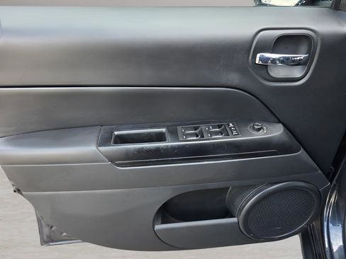 Used 2016 Jeep Patriot Latitude image 16