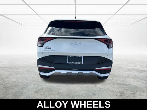 Used 2023 Kia Sportage LX image 6