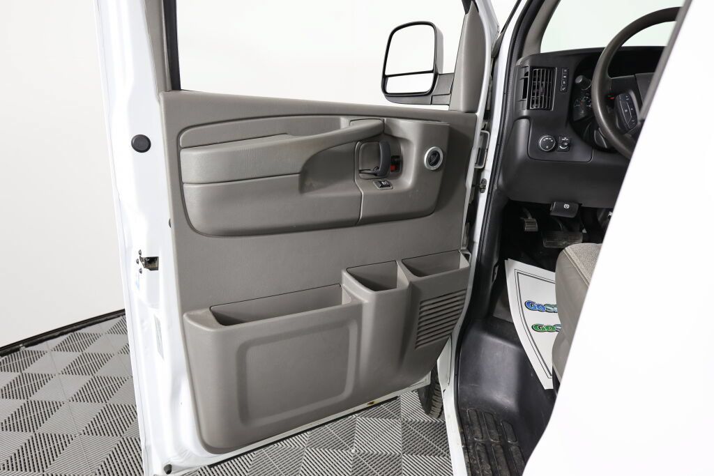 Used 2015 GMC Savana 2500 RWD image 12