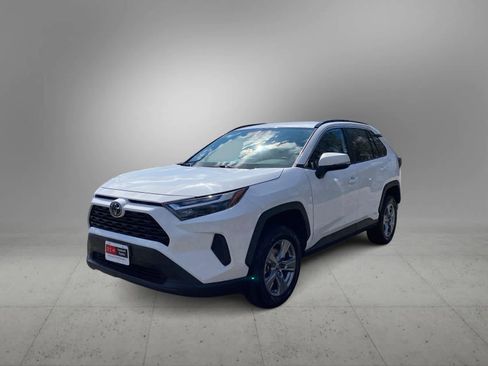 Used 2025 Toyota RAV4 XLE image 4