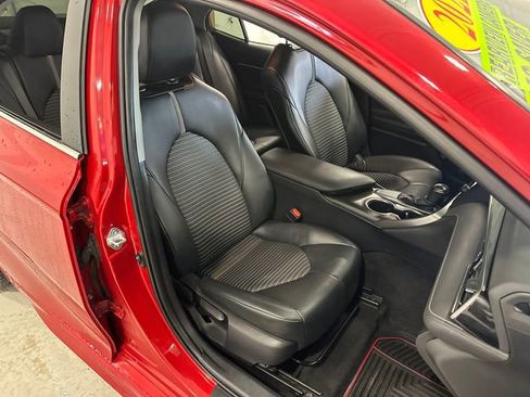 Used 2021 Toyota Camry SE image 32