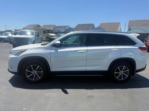 Used 2019 Toyota Highlander XLE AWD/4WD image 6