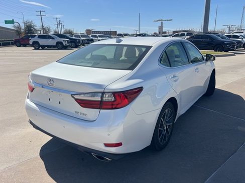 Used 2017 Lexus ES 350 image 4
