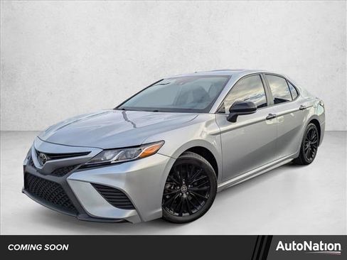 Used 2020 Toyota Camry SE image 1