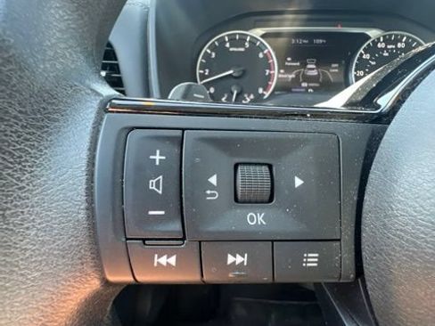 Used 2023 Nissan Rogue SV FWD image 11