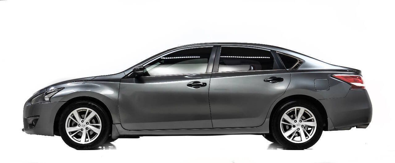 Used 2014 Nissan Altima 2.5 SV w/ Convenience Package FWD image 6
