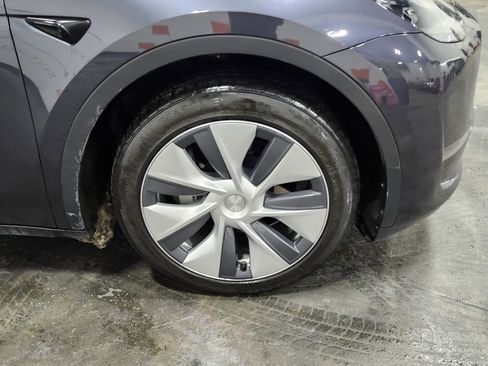 Used 2024 Tesla Model Y Long Range image 11