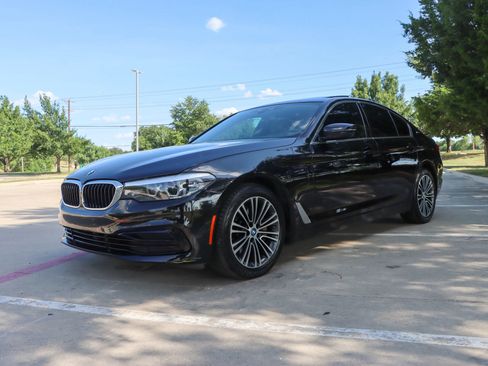 Used 2019 BMW 530e w/ Convenience Package RWD image 3