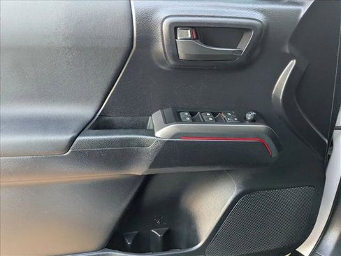 Used 2020 Toyota Tacoma TRD Off-Road image 23