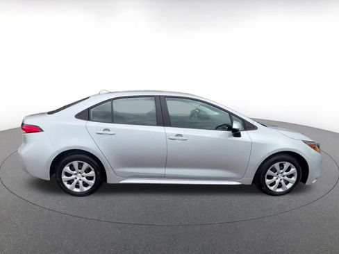 Used 2025 Toyota Corolla LE FWD image 16