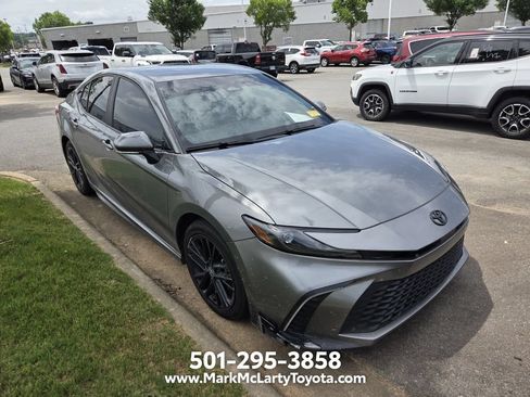 Used 2025 Toyota Camry SE FWD image 2