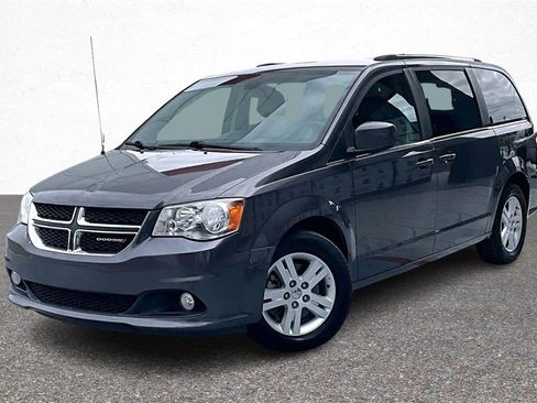 Used 2019 Dodge Grand Caravan SXT image 4