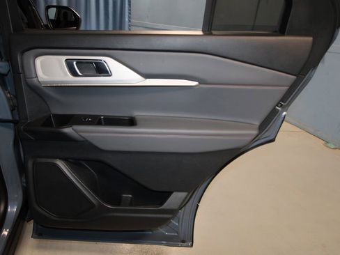 Used 2025 Ford Explorer Active image 26