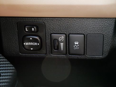 Used 2013 Toyota RAV4 LE AWD/4WD image 27