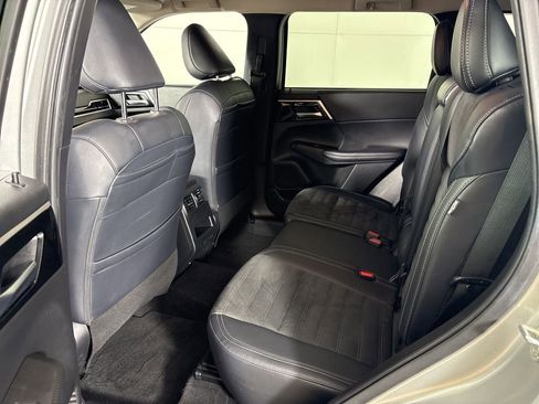 Used 2024 Mitsubishi Outlander SE image 20