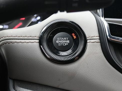 Used 2025 Jeep Compass Limited image 37