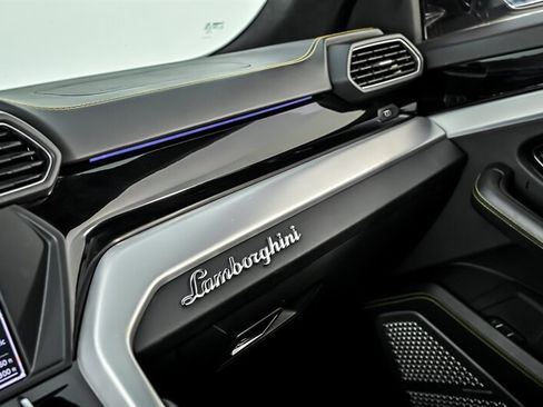 Used 2019 Lamborghini Urus AWD/4WD image 33
