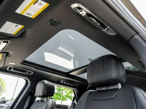 New 2026 Land Rover Range Rover Sport SE AWD/4WD image 4