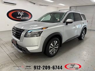 Used 2025 Nissan Pathfinder SL video 1