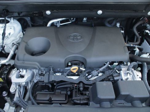 Used 2025 Toyota RAV4 XLE w/ Convenience Package FWD image 28