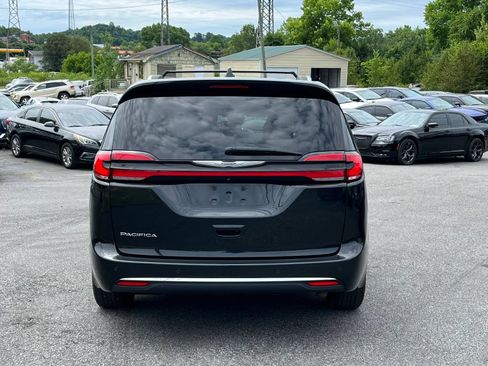 Used 2021 Chrysler Pacifica Touring-L FWD image 5