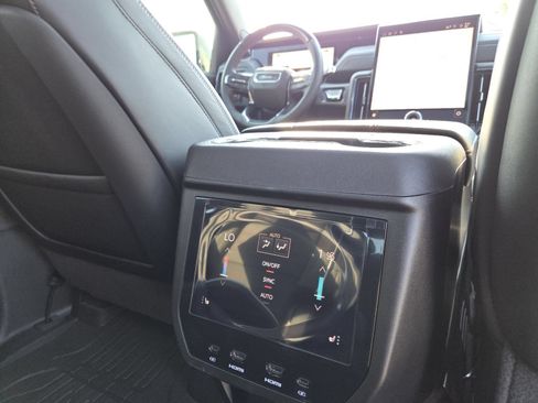 New 2026 GMC Yukon AT4 Ultimate w/ LPO, Floor Liner Package AWD/4WD image 29