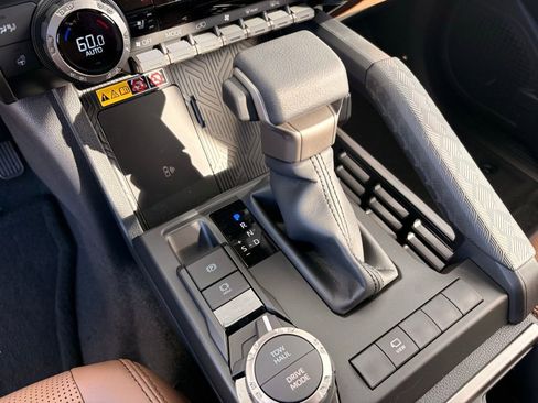 Used 2025 Toyota 4Runner Limited image 17