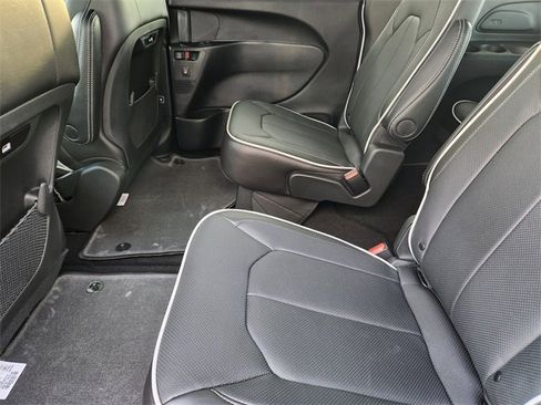New 2026 Chrysler Pacifica Limited w/ S Appearance Package image 19