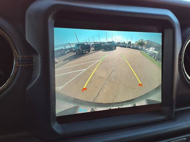 Used 2022 Jeep Wrangler Unlimited Sahara AWD/4WD image 5