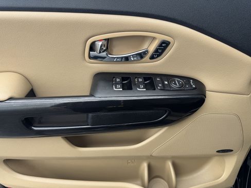 Used 2018 Kia Sedona SX image 10
