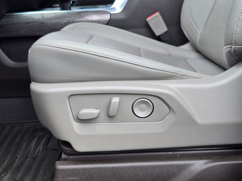 Used 2022 Chevrolet Silverado 1500 LTZ w/ Technology Package image 24