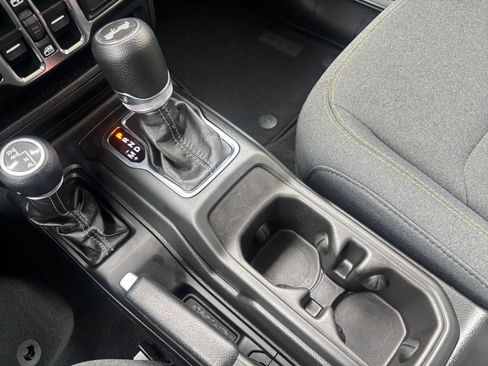 Used 2025 Jeep Wrangler Unlimited Sahara AWD/4WD image 42